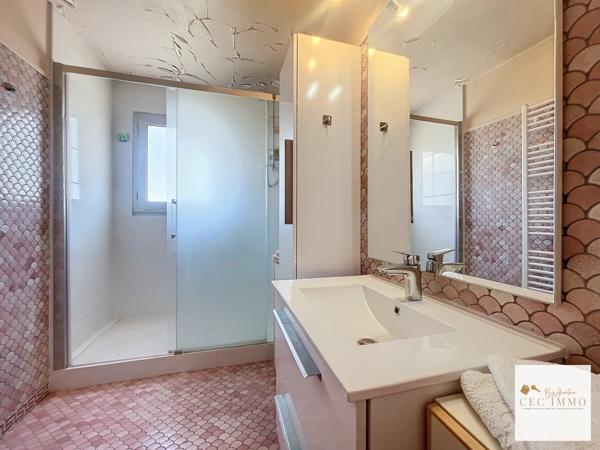 Appartement en rooftop avec terrasse , garage, cave et parking sur Perpignan Palais des Congrès