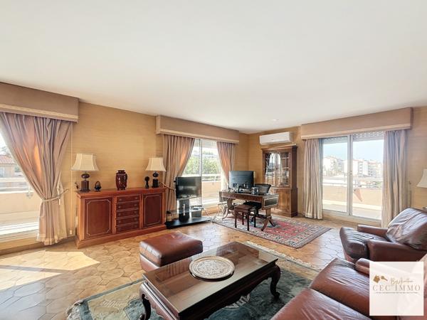 Appartement en rooftop avec terrasse , garage, cave et parking sur Perpignan Palais des Congrès