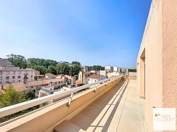 Appartement en rooftop avec terrasse , garage, cave et parking sur Perpignan Palais des Congrès