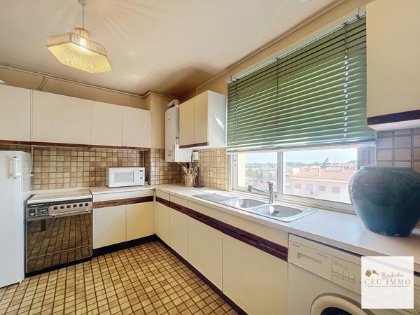 Appartement en rooftop avec terrasse , garage, cave et parking sur Perpignan Palais des Congrès