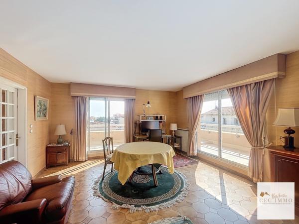 Appartement en rooftop avec terrasse , garage, cave et parking sur Perpignan Palais des Congrès