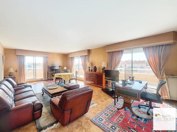 Appartement en rooftop avec terrasse , garage, cave et parking sur Perpignan Palais des Congrès