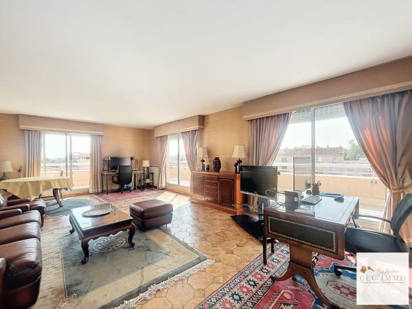 Appartement en rooftop avec terrasse , garage, cave et parking sur Perpignan Palais des Congrès