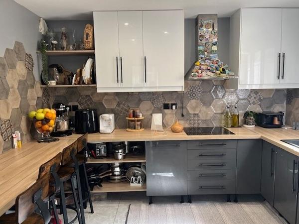 Exclusivité sur Salon de Provence Villa type 4 + appartement type 2.