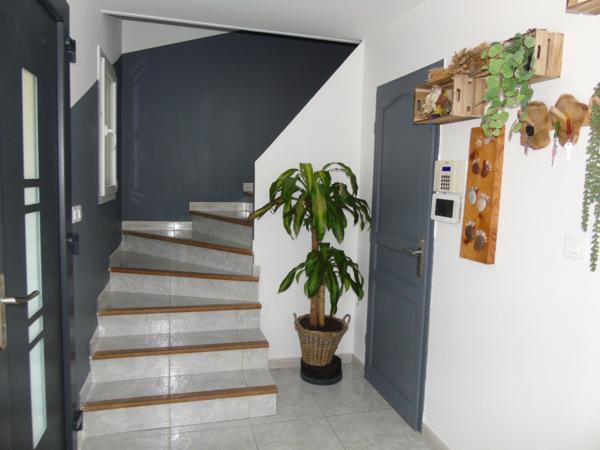 Exclusivité sur Salon de Provence Villa type 4 + appartement type 2.