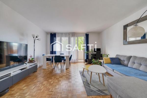 3 pièces en parfait état avec balcons, parking