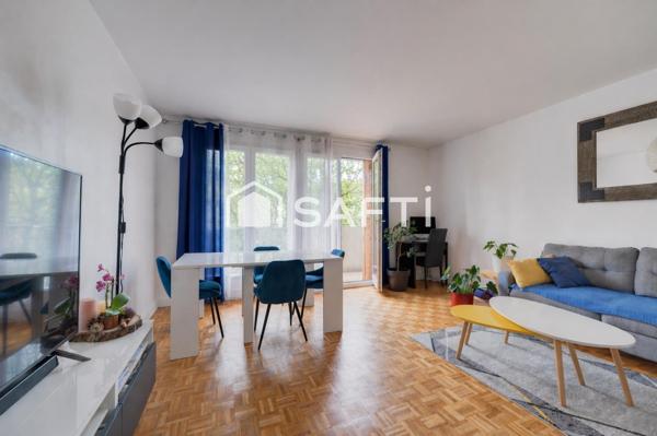 3 pièces en parfait état avec balcons, parking
