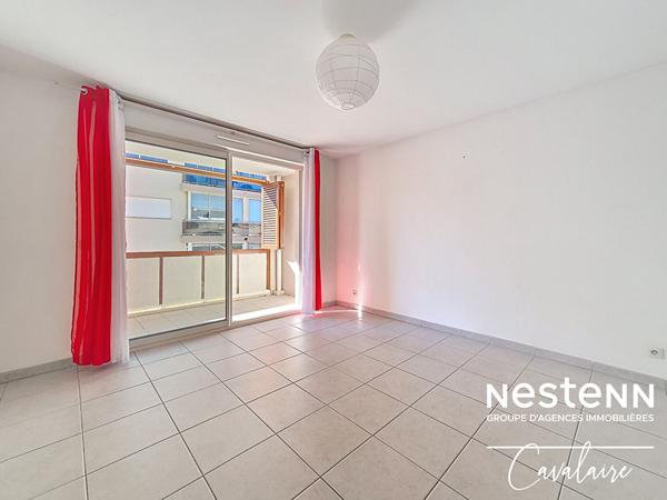 Appartement 2 pièces proche du port deuxième étage avec stationnement en sous-sol
