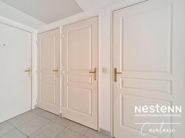 Appartement 2 pièces proche du port deuxième étage avec stationnement en sous-sol