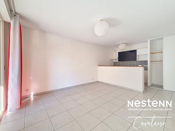Appartement 2 pièces proche du port deuxième étage avec stationnement en sous-sol