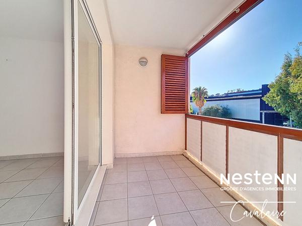 Appartement 2 pièces proche du port deuxième étage avec stationnement en sous-sol