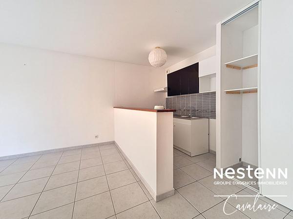 Appartement 2 pièces proche du port deuxième étage avec stationnement en sous-sol