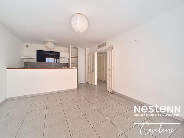 Appartement 2 pièces proche du port deuxième étage avec stationnement en sous-sol