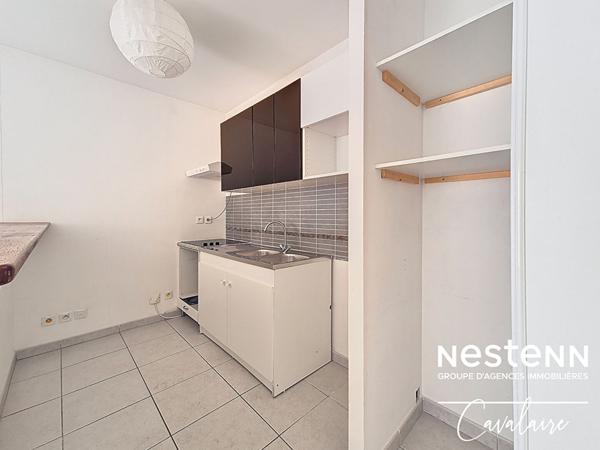 Appartement 2 pièces proche du port deuxième étage avec stationnement en sous-sol