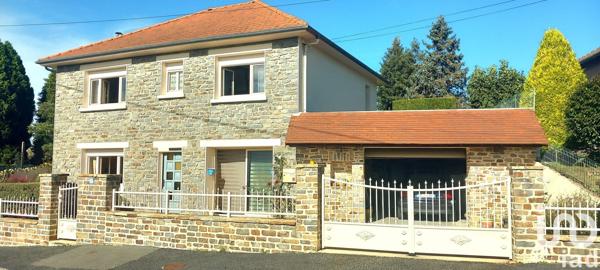 Maison 6 pièces de 130 m² à Saint-Yrieix-la-Perche (87500)