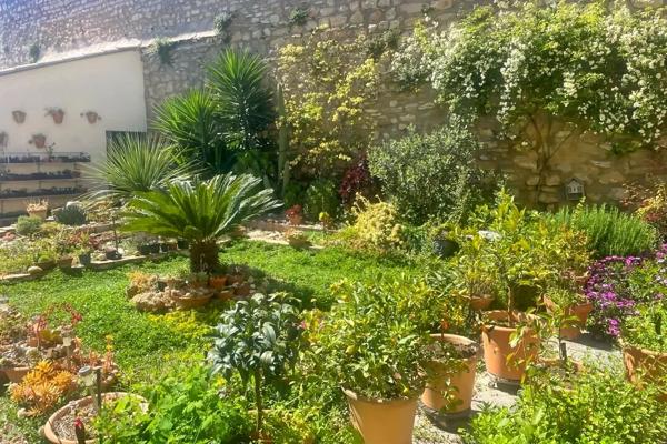 MAISON INDIVIDUELLE AU COEUR DU VILLAGE DE UCHAUD
