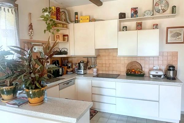 MAISON INDIVIDUELLE AU COEUR DU VILLAGE DE UCHAUD