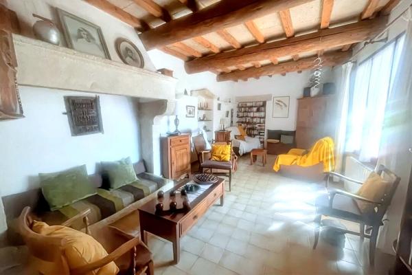 MAISON INDIVIDUELLE AU COEUR DU VILLAGE DE UCHAUD