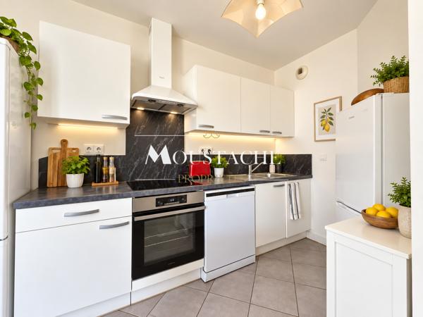 APPARTEMENT DANS RÉSIDENCE DE STANDING - IDÉALEMENT SITUÉ EN COEUR DE VILLE -