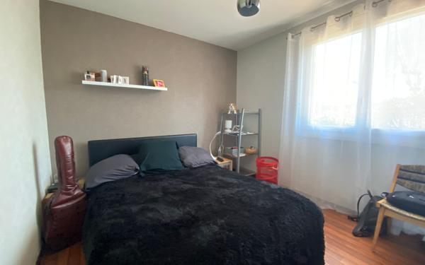 Maison à vendre    5 pièces •  Izon