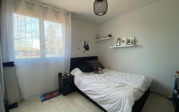 Maison à vendre    5 pièces •  Izon