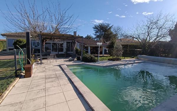 Maison à vendre    5 pièces •  Izon