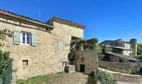 Maison de village de caractère du XVIIIe siècle entièrement rénovée avec jardin.