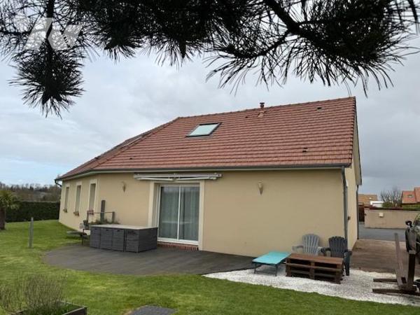 PROCH BERNAY MAISON CONTEMPORAINE BEAUX VOLUMES BELLES PRESTATIONS DANS QUARTIER CALME