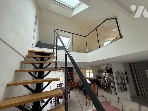 PROCH BERNAY MAISON CONTEMPORAINE BEAUX VOLUMES BELLES PRESTATIONS DANS QUARTIER CALME