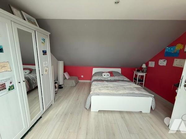 PROCH BERNAY MAISON CONTEMPORAINE BEAUX VOLUMES BELLES PRESTATIONS DANS QUARTIER CALME