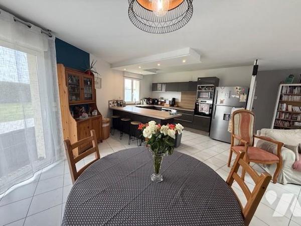 PROCH BERNAY MAISON CONTEMPORAINE BEAUX VOLUMES BELLES PRESTATIONS DANS QUARTIER CALME