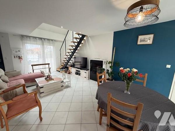 PROCH BERNAY MAISON CONTEMPORAINE BEAUX VOLUMES BELLES PRESTATIONS DANS QUARTIER CALME