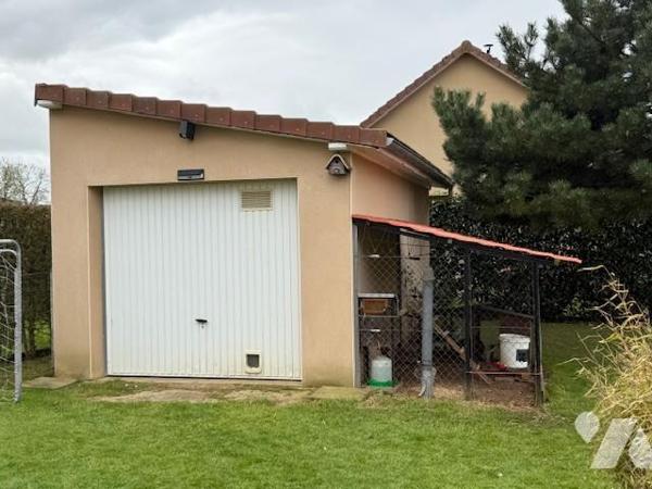 PROCH BERNAY MAISON CONTEMPORAINE BEAUX VOLUMES BELLES PRESTATIONS DANS QUARTIER CALME