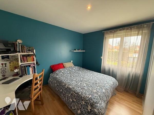 PROCH BERNAY MAISON CONTEMPORAINE BEAUX VOLUMES BELLES PRESTATIONS DANS QUARTIER CALME