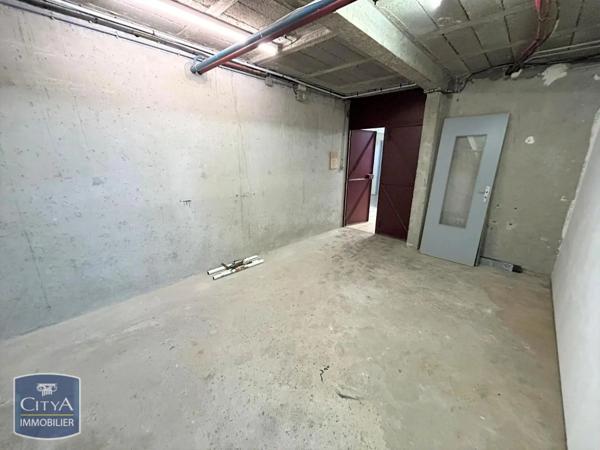 Local professionnel à louer 377m²