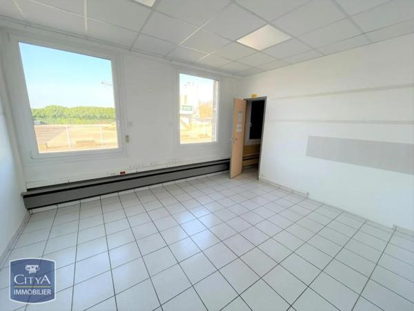 Local professionnel à louer 377m²