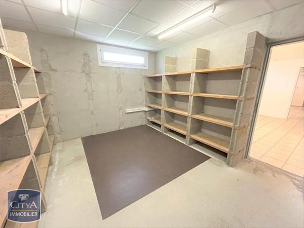 Local professionnel à louer 377m²