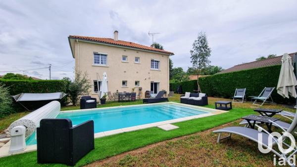 Maison à vendre 6 pièces 133 m² Saint-Yrieix-sur-Charente