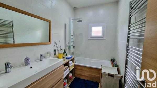 Maison à vendre 6 pièces 133 m² Saint-Yrieix-sur-Charente