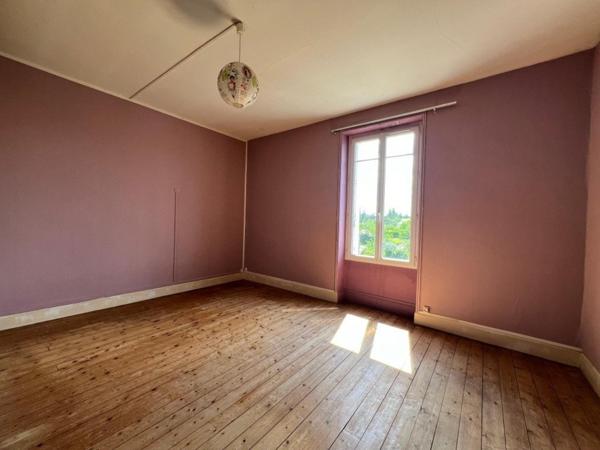 Grande Maison dans le centre de INGRANDES