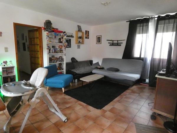 Immeuble à usage mixte en 2 appatements T3 de156 m², et un  local commercial de 319 m²