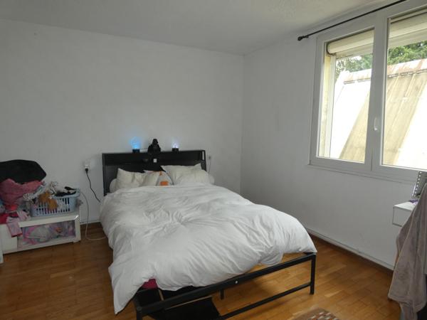 Immeuble à usage mixte en 2 appatements T3 de156 m², et un  local commercial de 319 m²