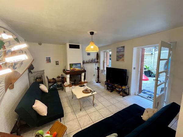 Maison de village 113 m² avec cour espace de stockage toit terrasse et combles à vendre Trèbes