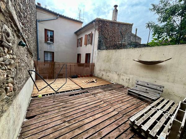 Maison de village 113 m² avec cour espace de stockage toit terrasse et combles à vendre Trèbes