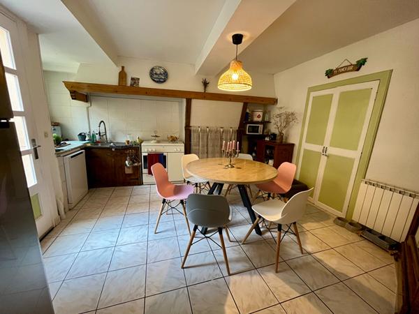 Maison de village 113 m² avec cour espace de stockage toit terrasse et combles à vendre Trèbes