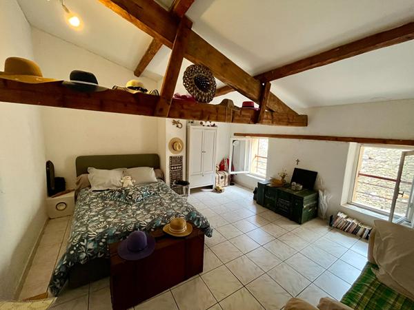 Maison de village 113 m² avec cour espace de stockage toit terrasse et combles à vendre Trèbes