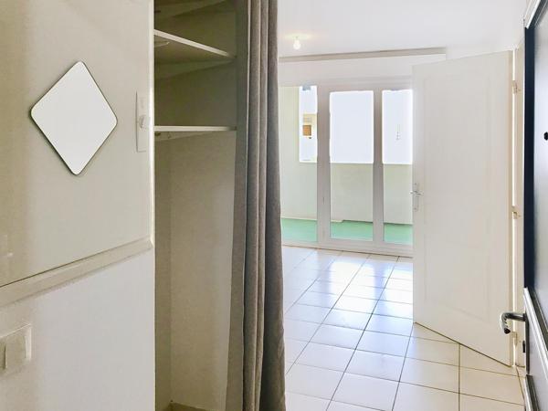 T2 TRÈS BON ÉTAT ÉTAGE ÉLEVÉ BALCON