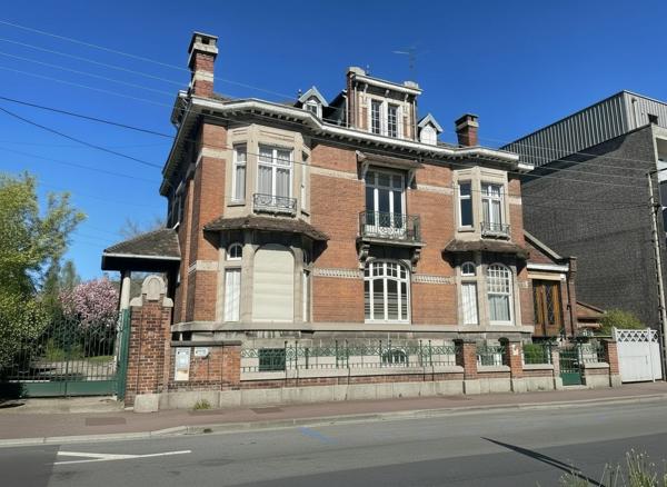Bel immeuble à rénover à deux pas du Tram