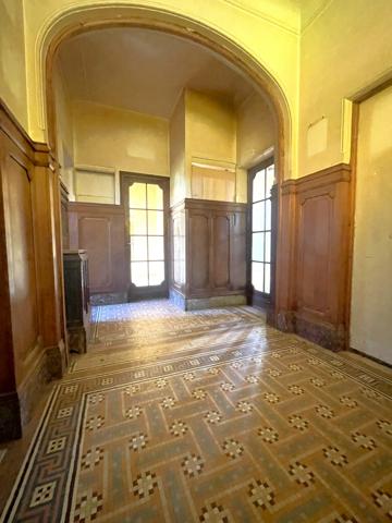 Bel immeuble à rénover à deux pas du Tram