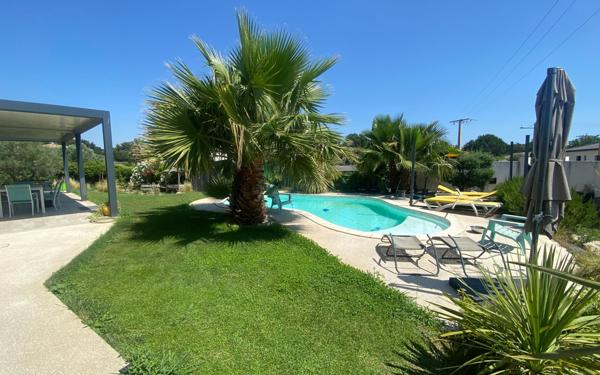 Maison à vendre    4 pièces • 218 m2 Saint-Aunès